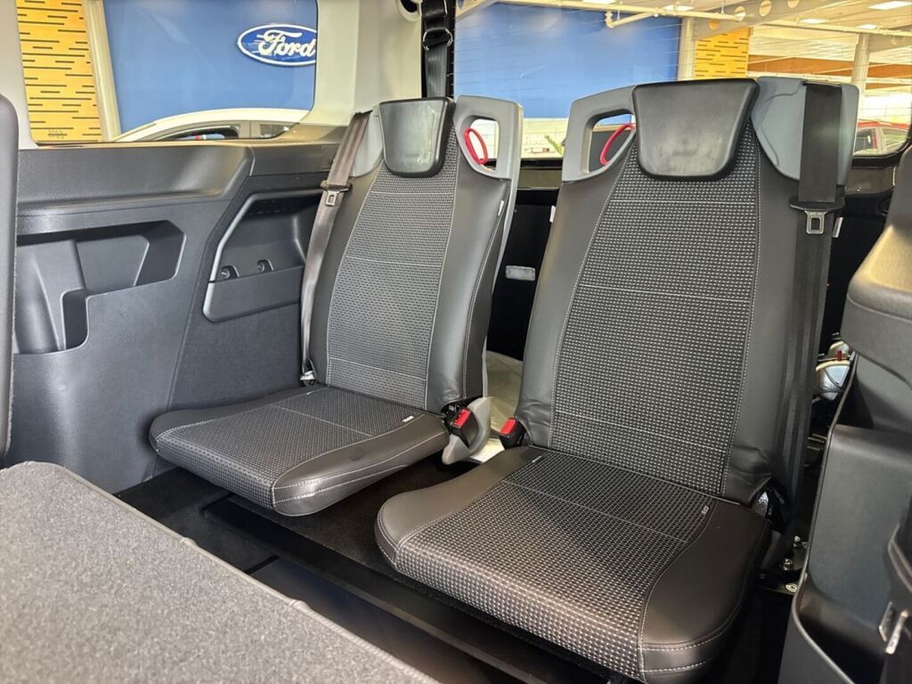 Ford Grand Tourneo Connect 2026 Ink Black