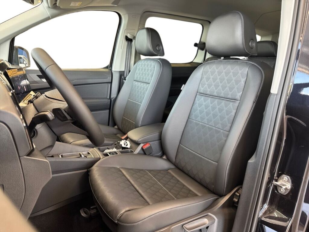 Ford Grand Tourneo Connect 2026 Ink Black