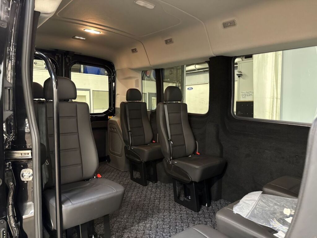 Ford Transit 2026 Musta