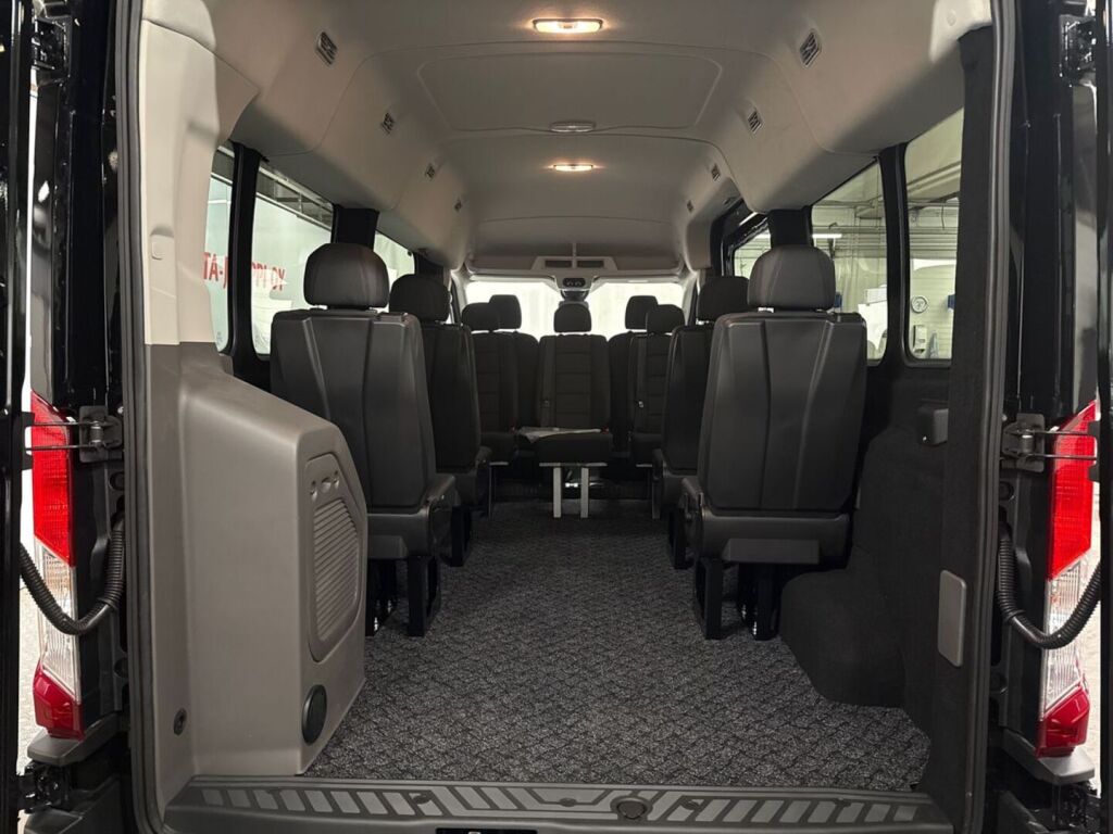 Ford Transit 2026 Musta