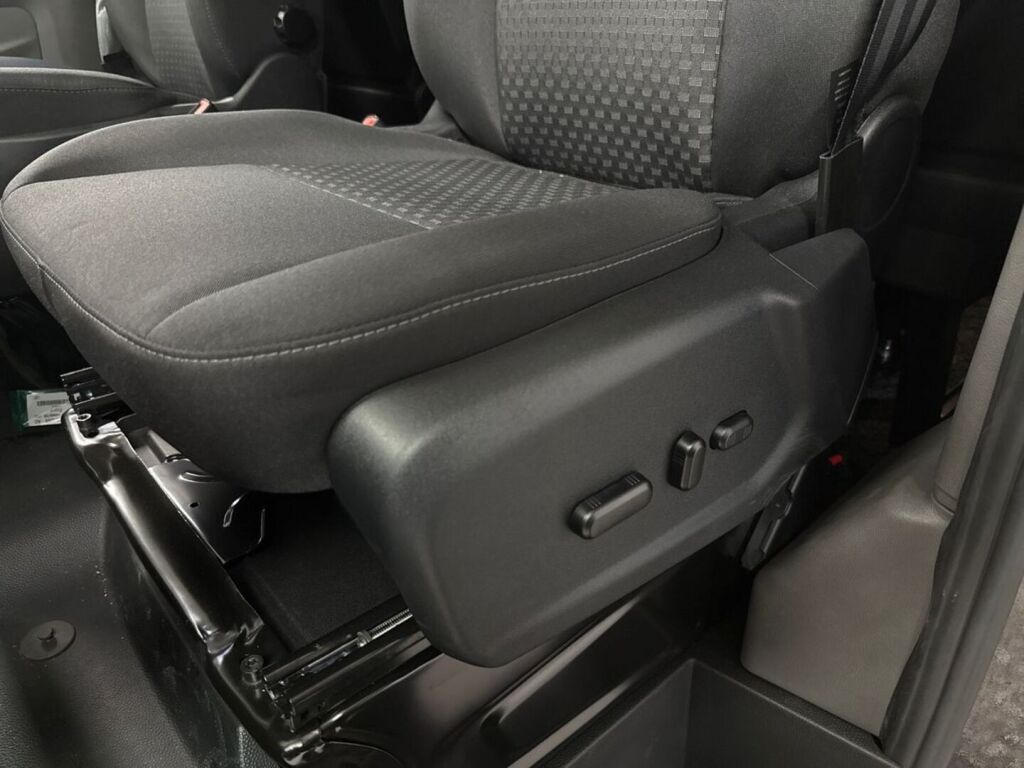 Ford Transit 2026 Musta