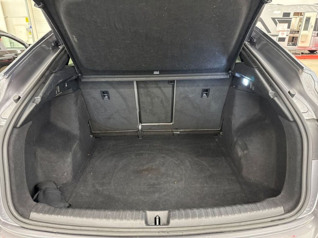Audi Q4 e-tron 2023 