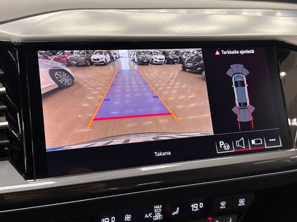 Audi Q4 e-tron 2023 