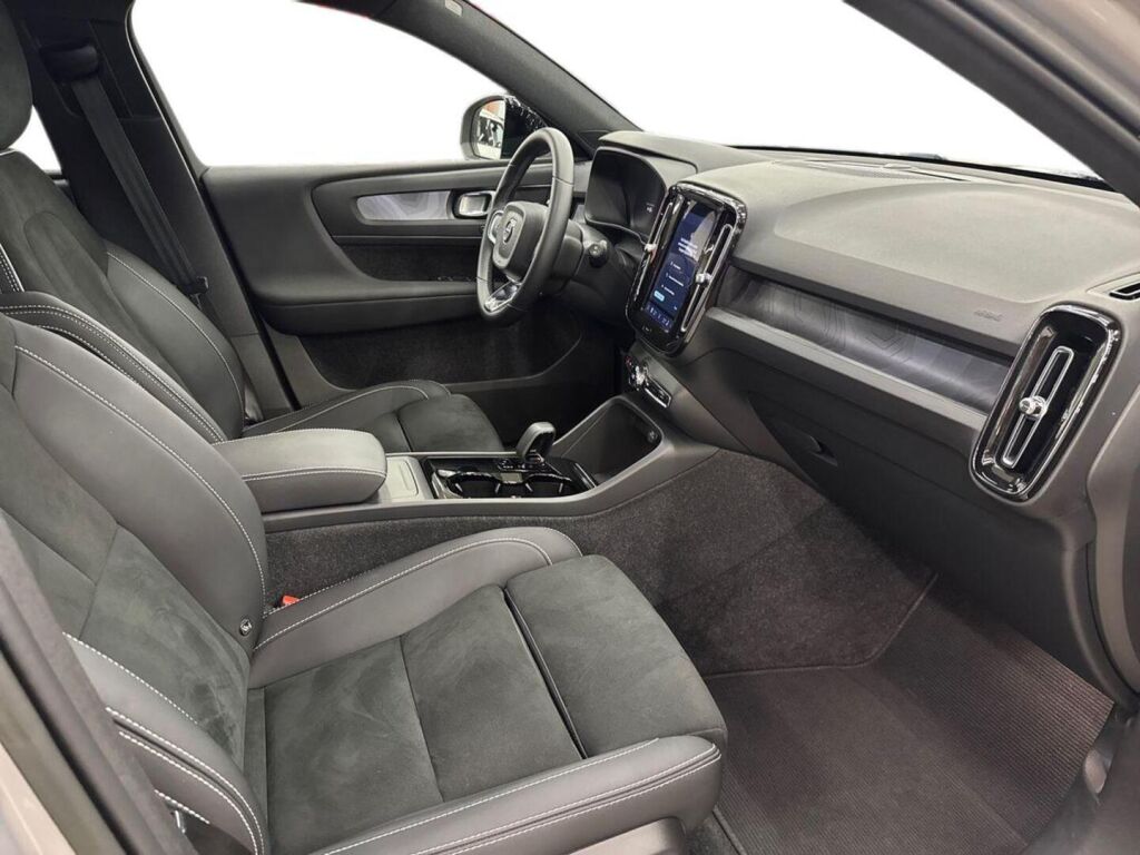 Volvo XC40 2023 