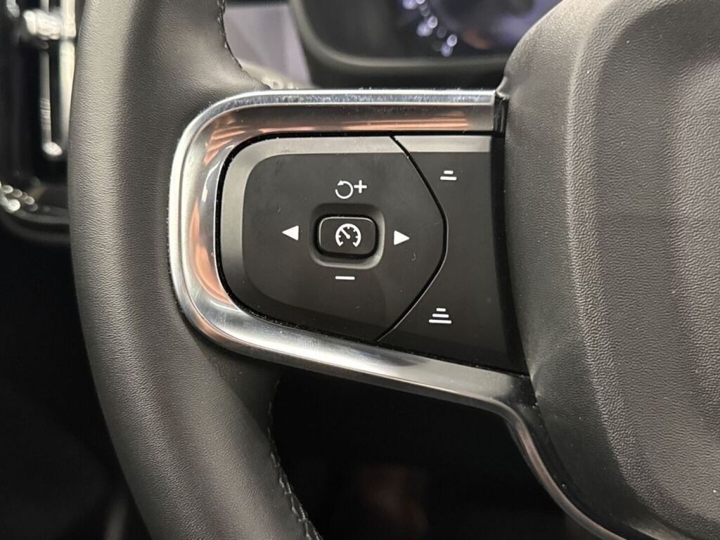 Volvo XC40 2023 