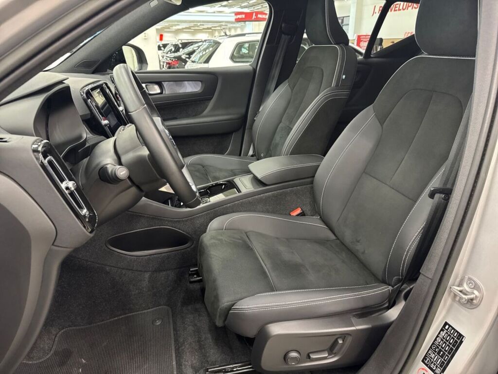 Volvo XC40 2023 