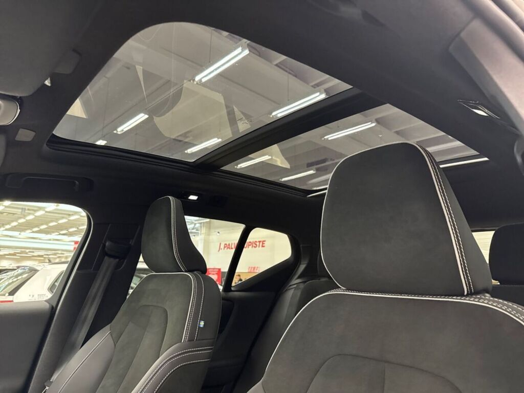 Volvo XC40 2023 