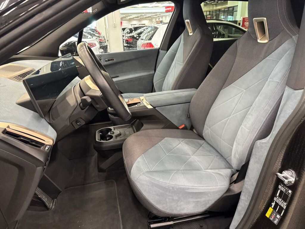 BMW iX 2022 Musta