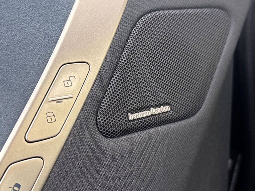 BMW iX 2022 Musta