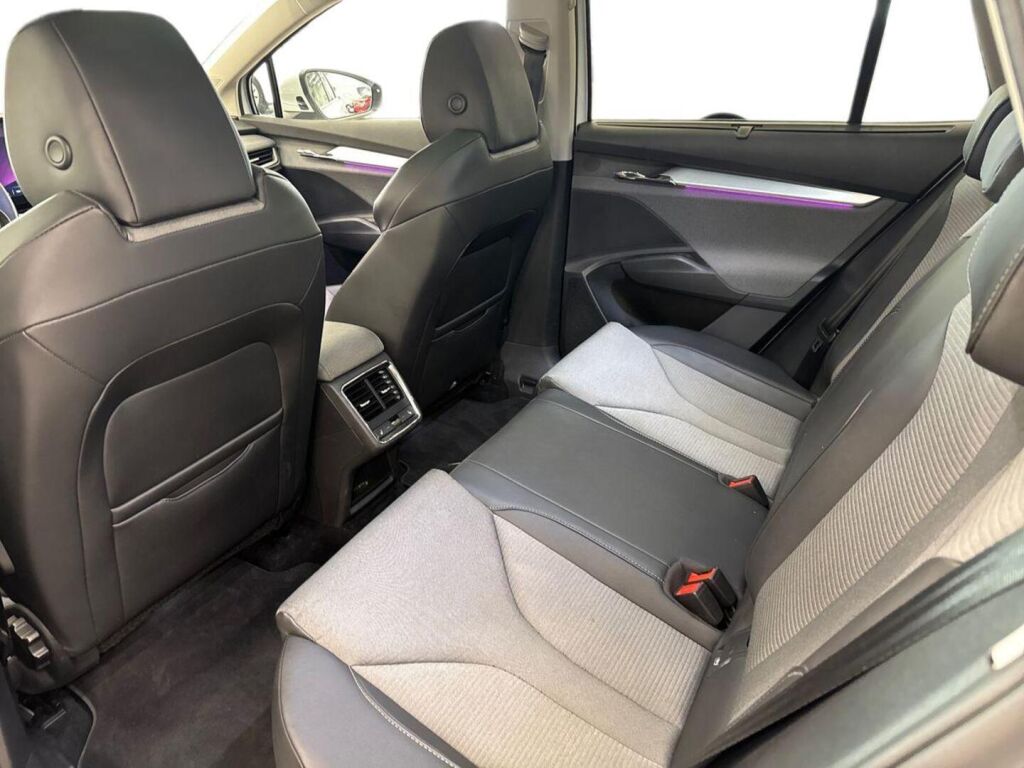 Skoda Enyaq 2021 Valkoinen
