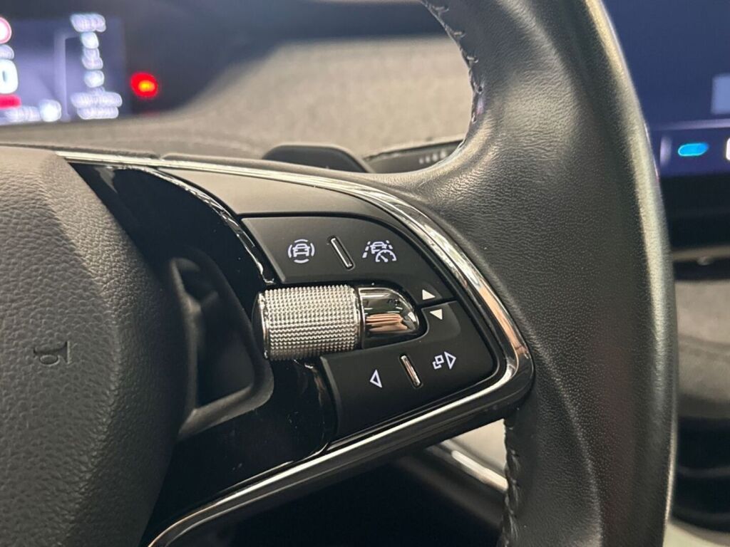 Skoda Enyaq 2021 Valkoinen