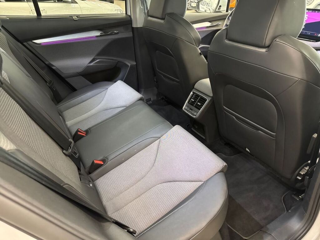 Skoda Enyaq 2021 Valkoinen