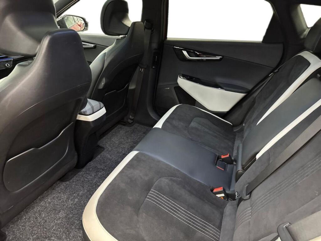 Kia EV6 2022 Punainen