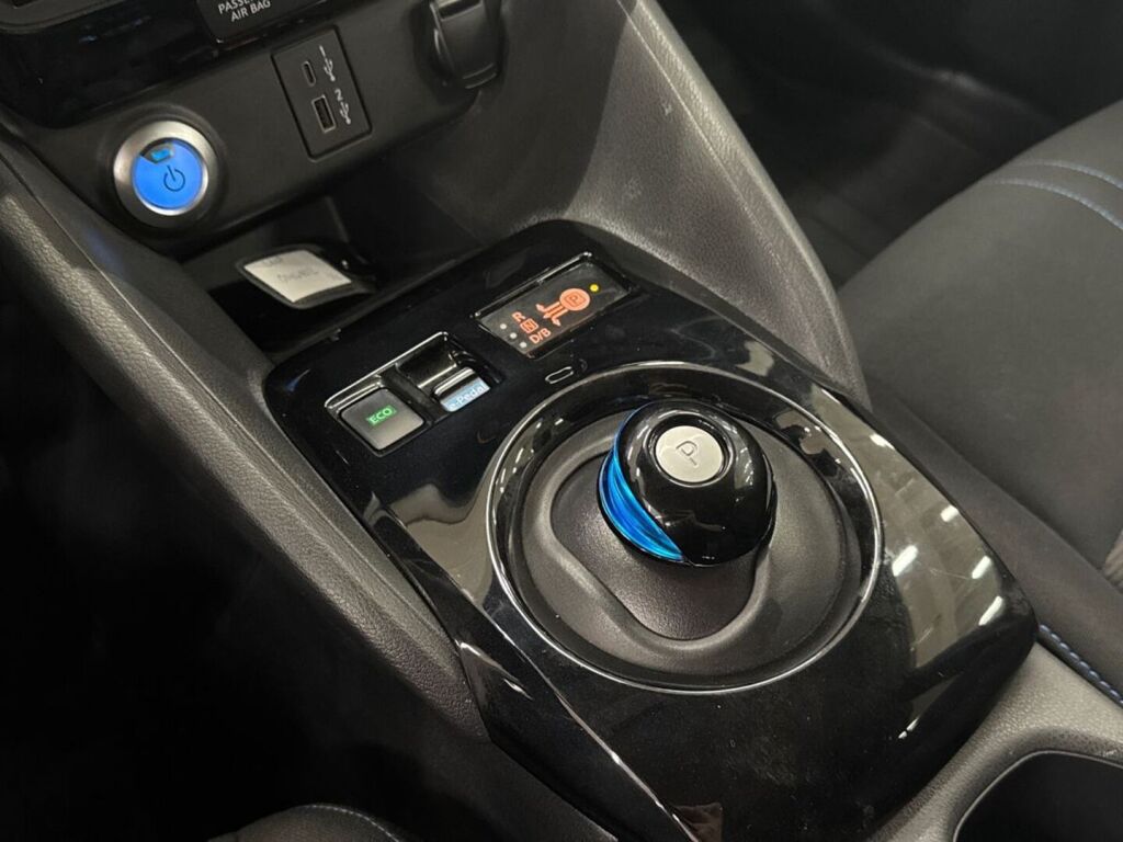 Nissan LEAF 2021 