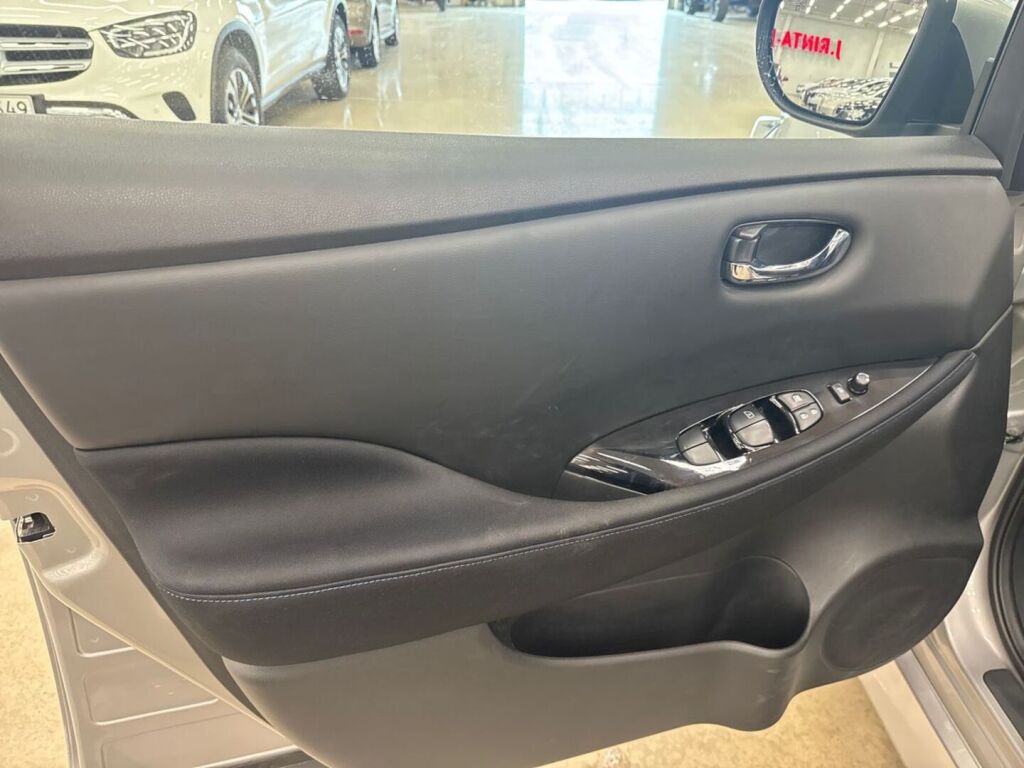 Nissan LEAF 2021 