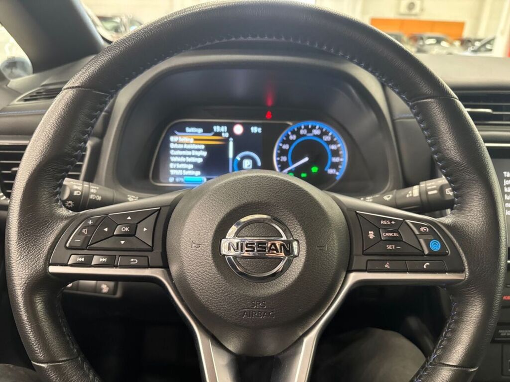 Nissan LEAF 2021 