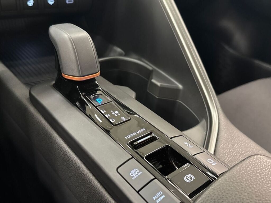 Toyota C-HR 2025 met.hopea