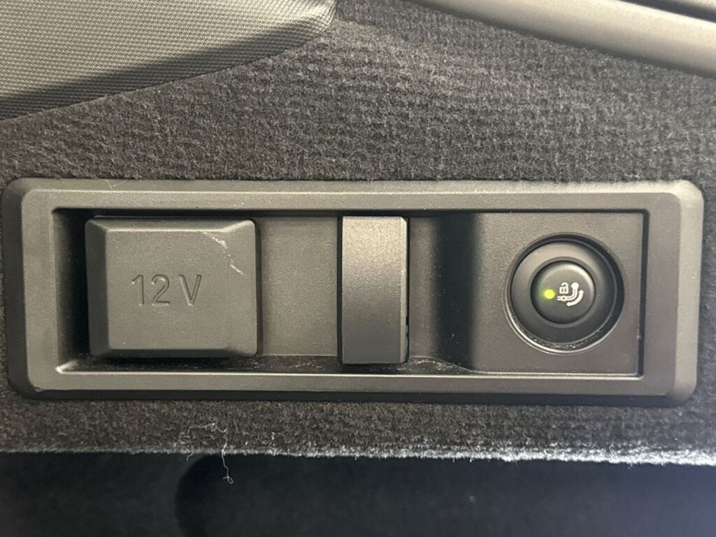 BMW I4 M50 2024 Musta (Black Sapphire Metallic)