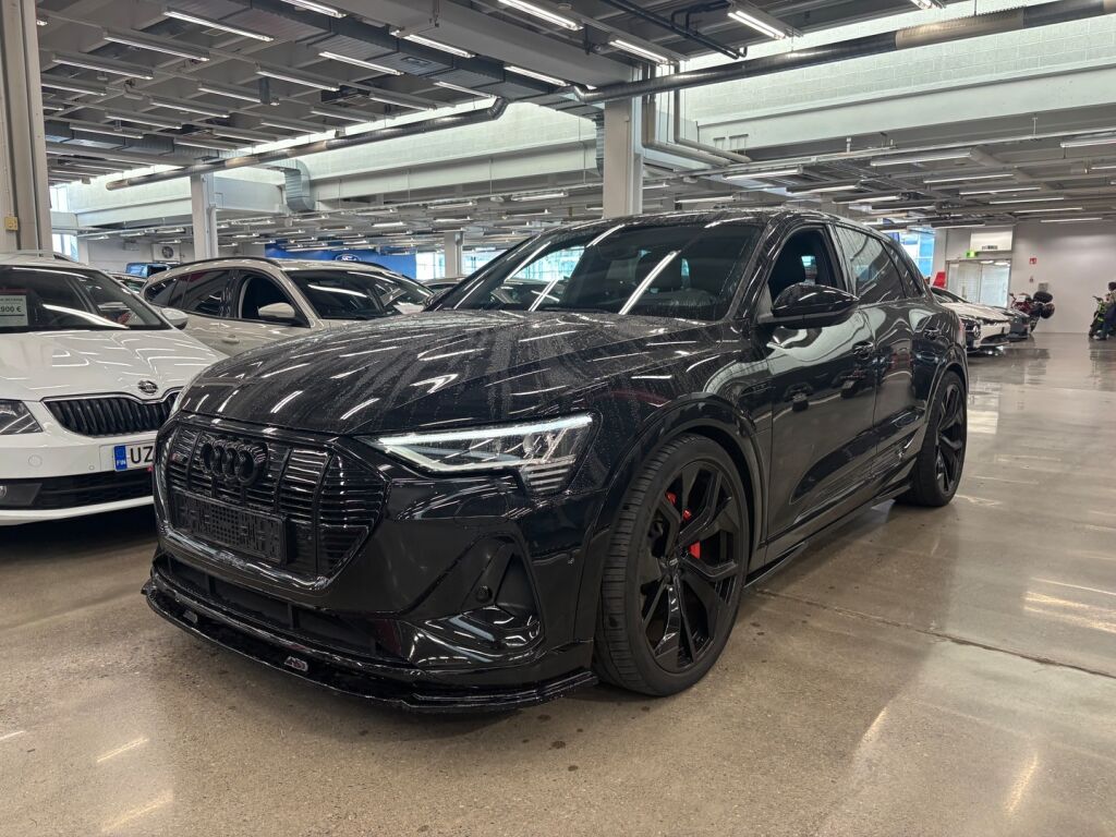 Audi e-tron 2021 Musta