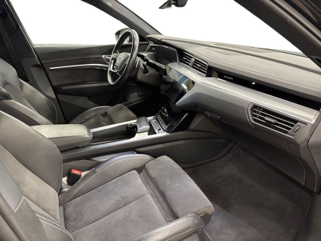 Audi e-tron 2021 Musta