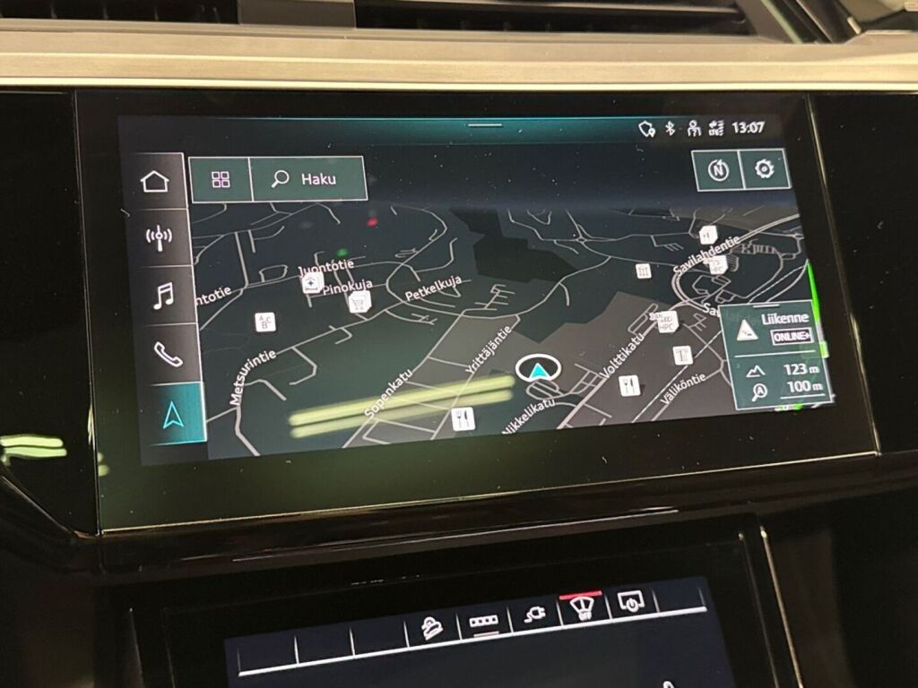 Audi e-tron 2021 Musta