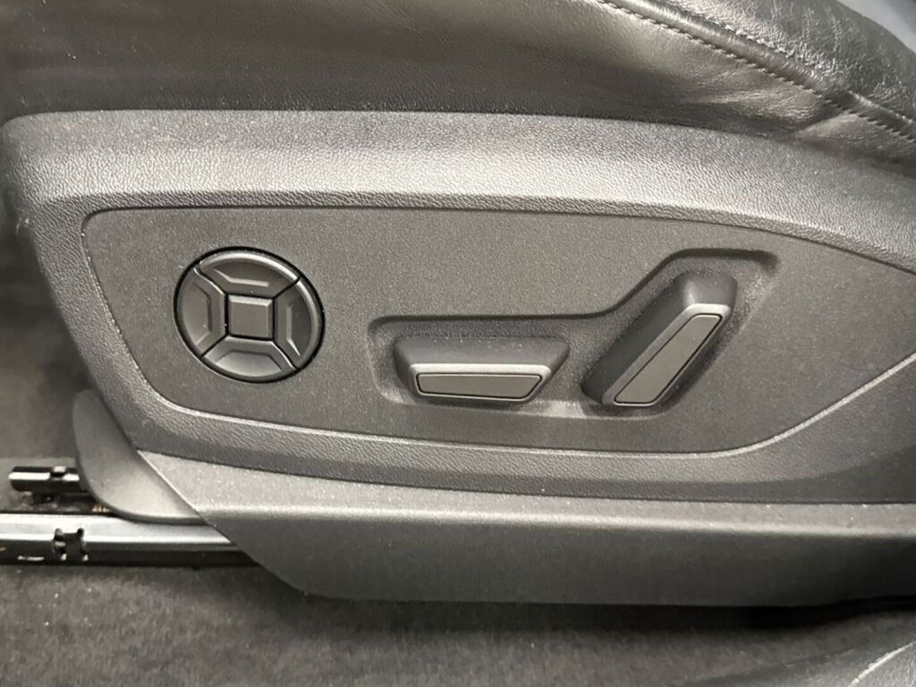 Audi e-tron 2021 Musta