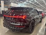 Audi e-tron 2021 Musta