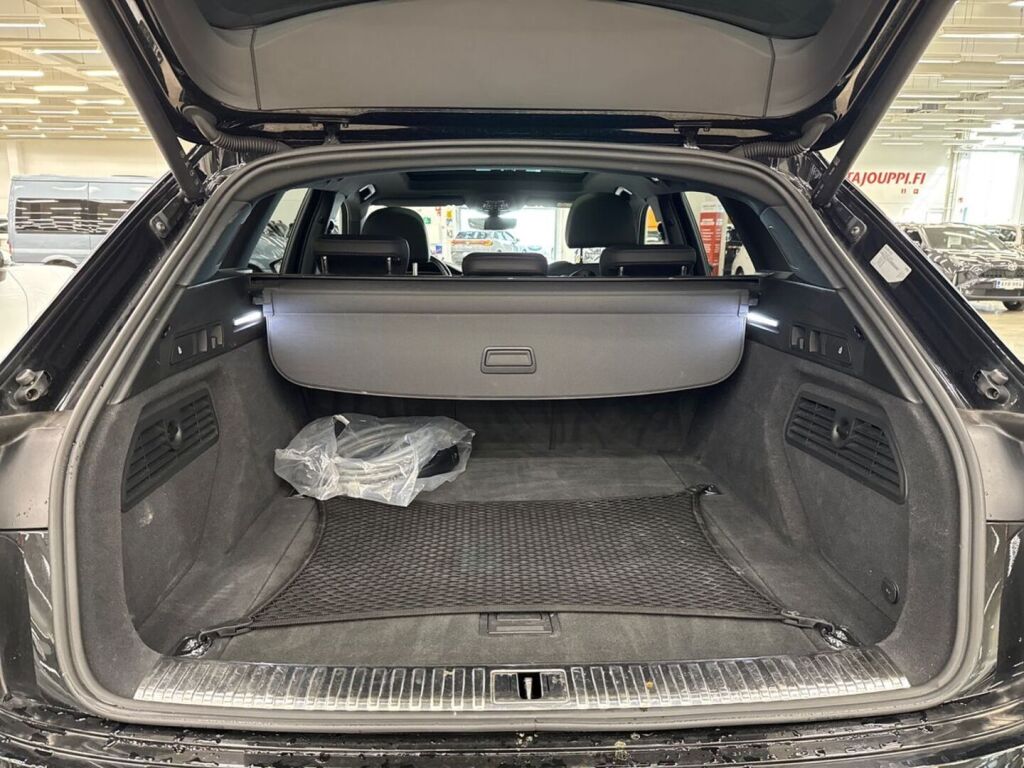 Audi e-tron 2021 Musta