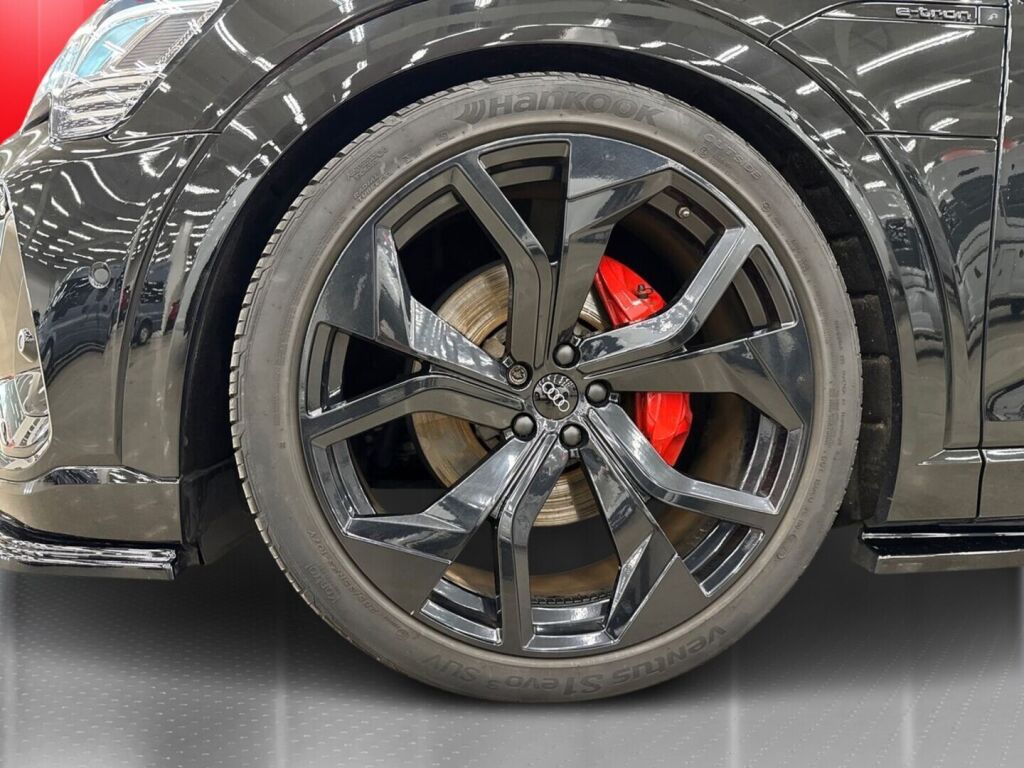 Audi e-tron 2021 Musta
