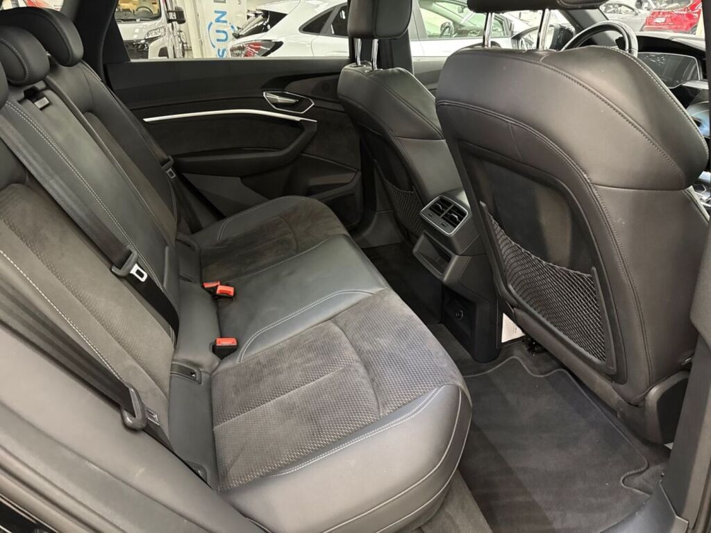 Audi e-tron 2021 Musta