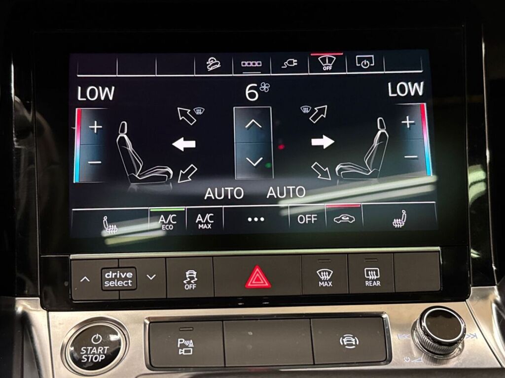 Audi e-tron 2021 Musta