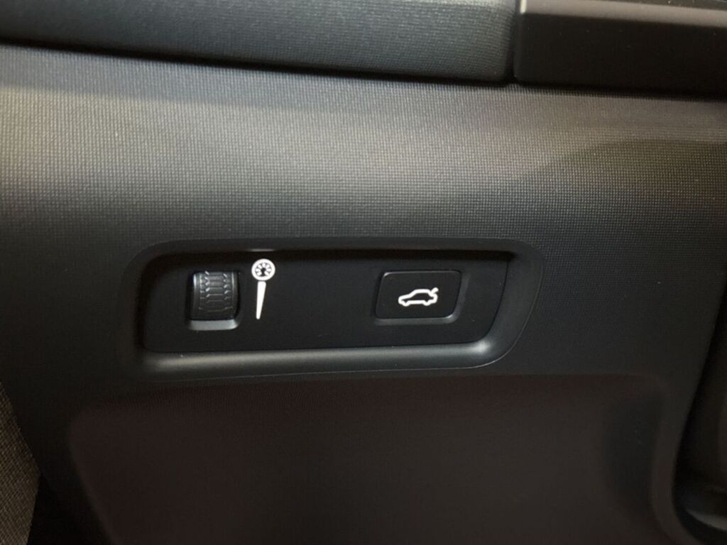Polestar 2 2022 Musta