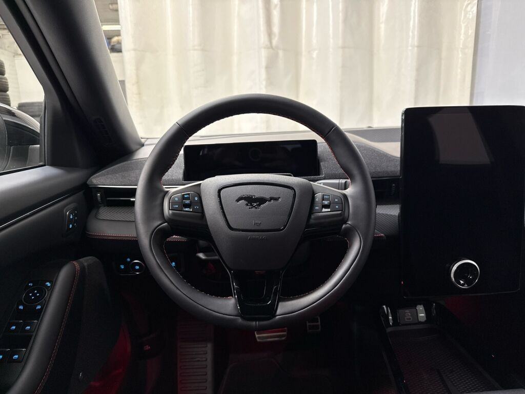 Ford Mustang Mach-E 2026 Valkoinen