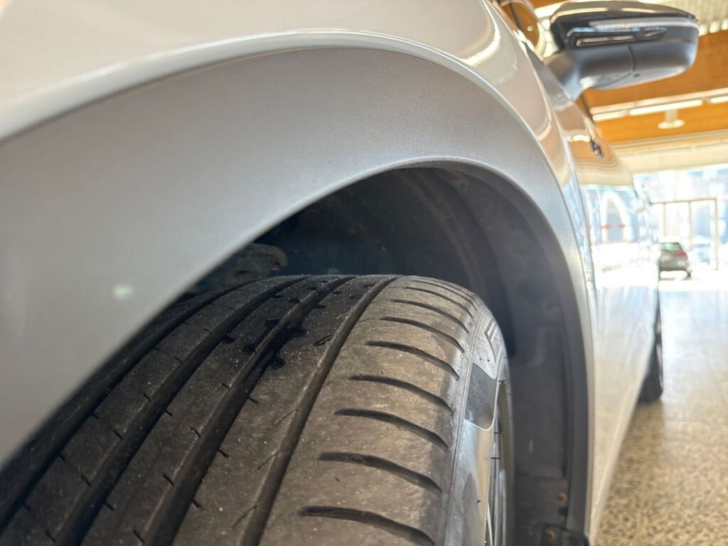 Volkswagen ID.4 2023 Valkoinen (Glacier White Metallic)