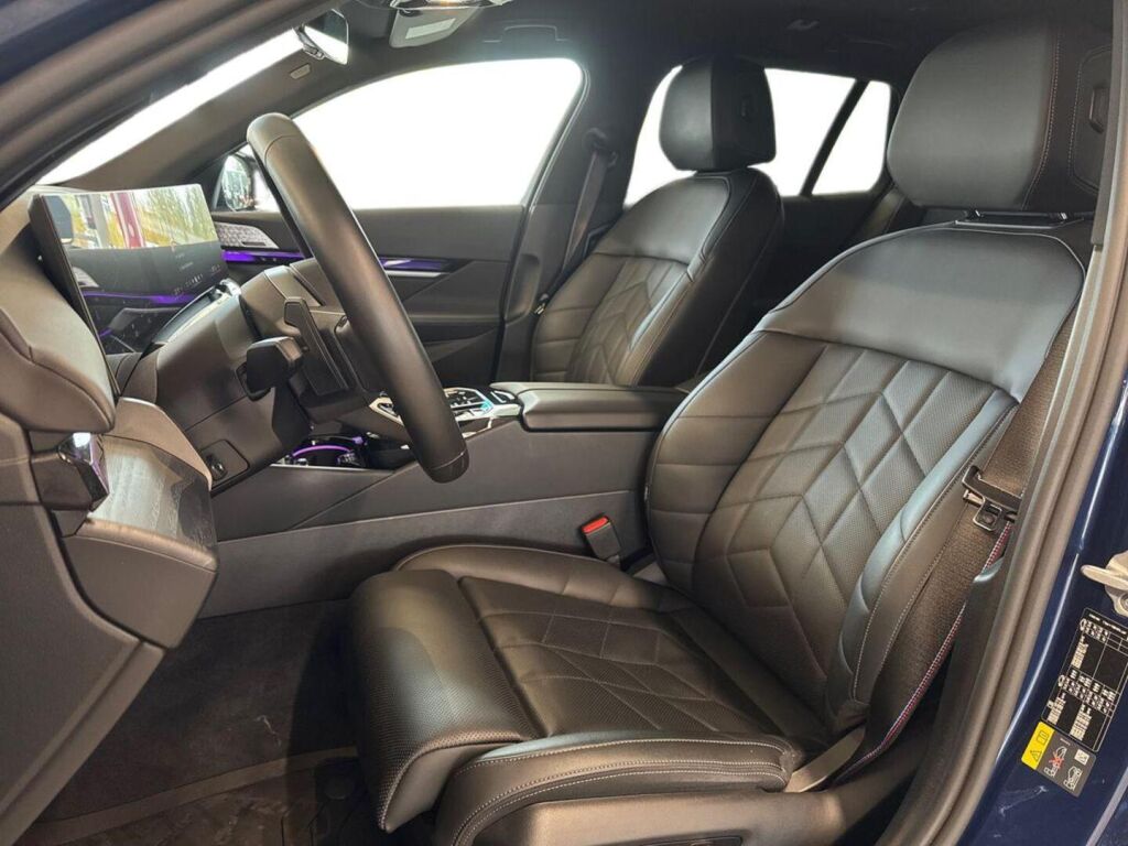 BMW i5 2025 Sininen (PHYTONICBLAU)