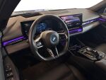 BMW i5 2025 Sininen (PHYTONICBLAU)