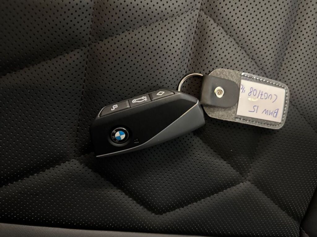 BMW i5 2025 Sininen (PHYTONICBLAU)