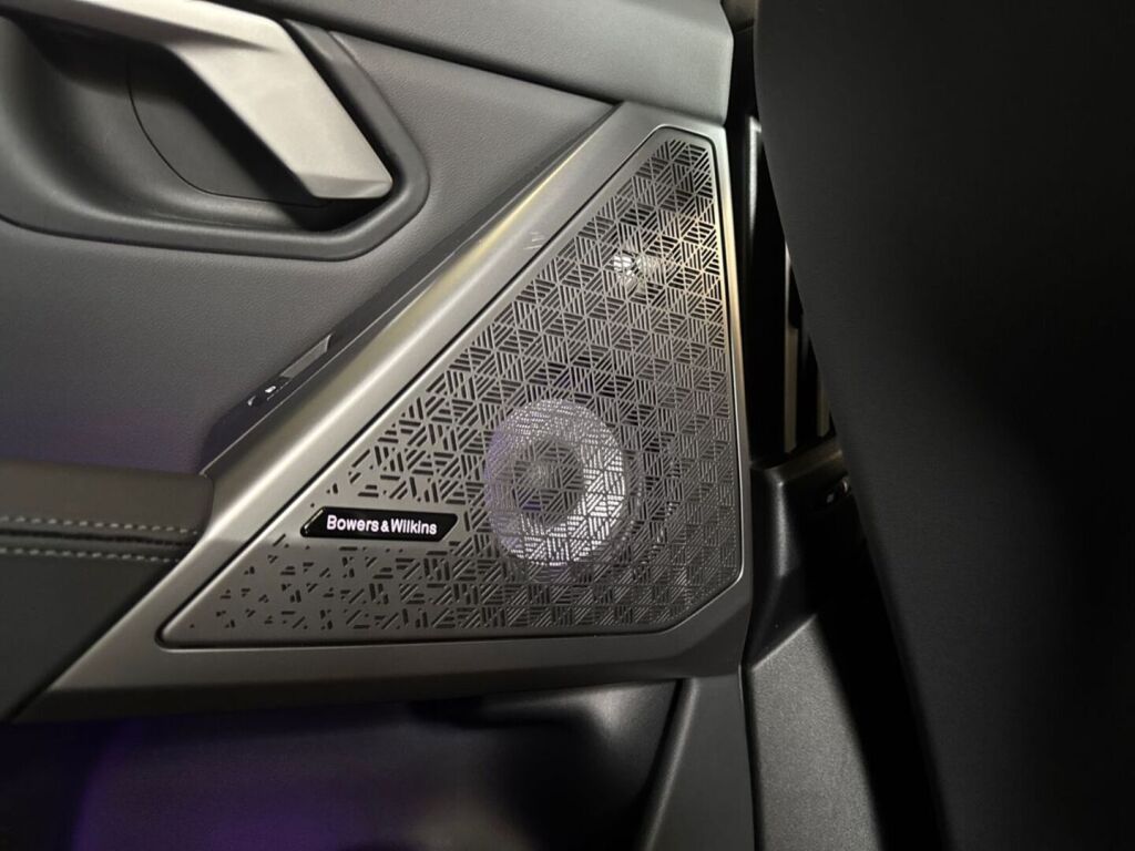 BMW i5 2025 Sininen (PHYTONICBLAU)