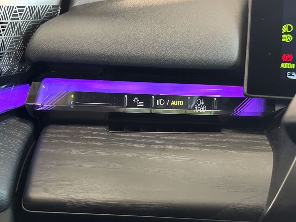 BMW i5 2025 Sininen (PHYTONICBLAU)