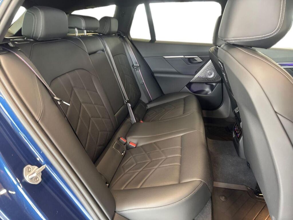 BMW i5 2025 Sininen (PHYTONICBLAU)