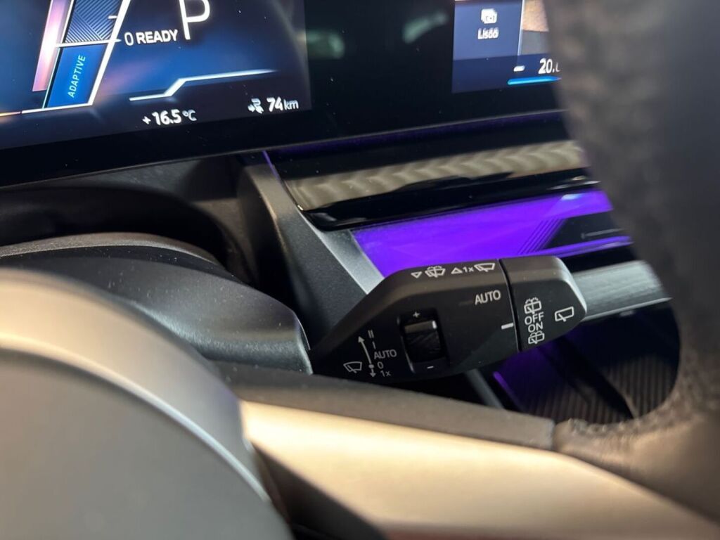 BMW i5 2025 Sininen (PHYTONICBLAU)