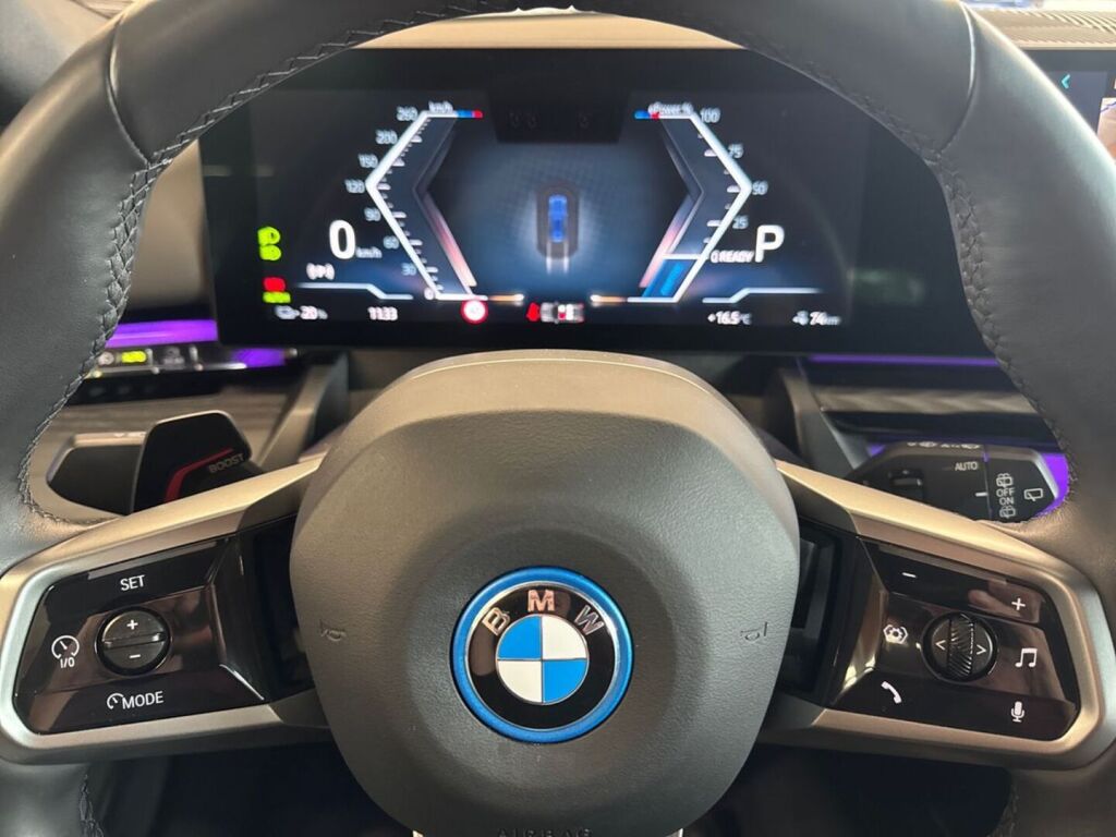 BMW i5 2025 Sininen (PHYTONICBLAU)