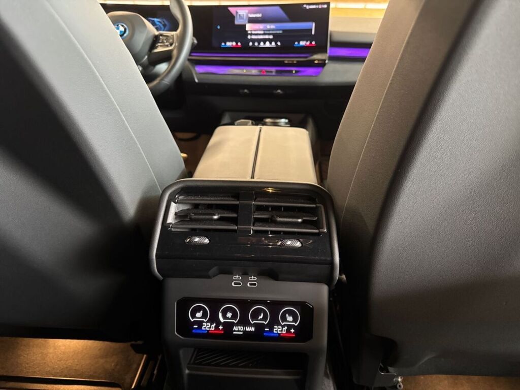 BMW i5 2025 Sininen (PHYTONICBLAU)