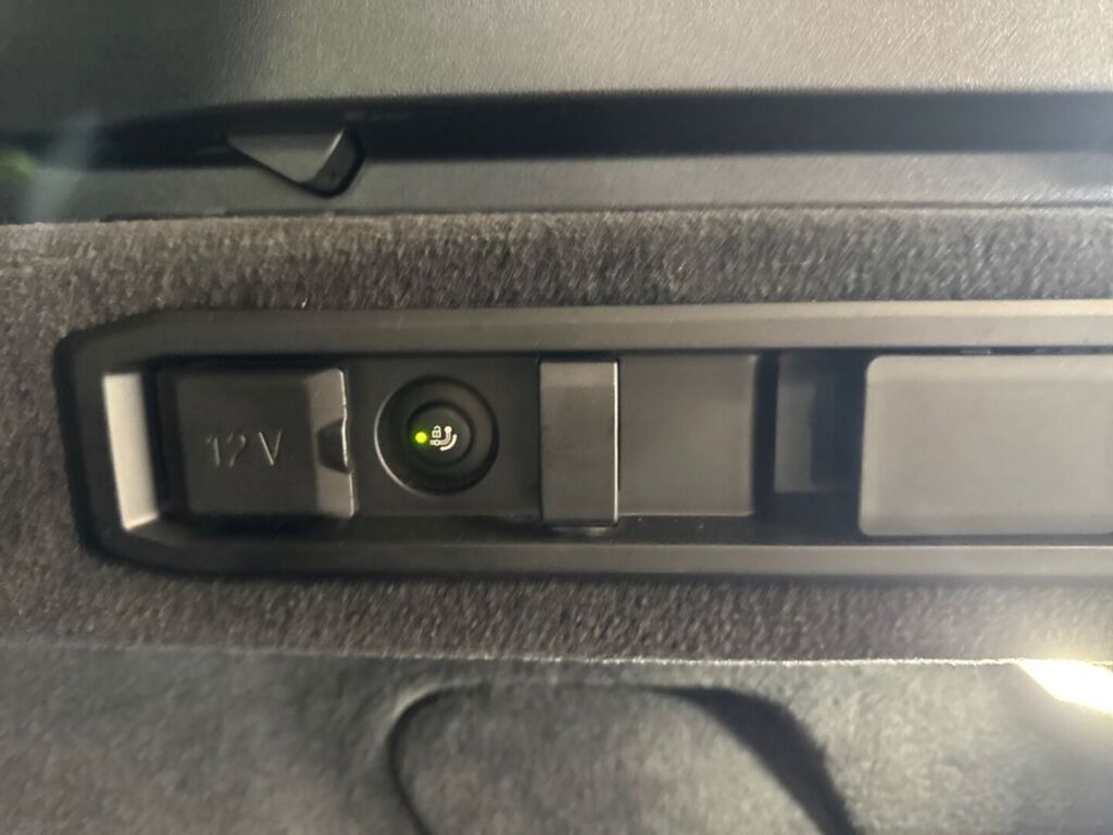 BMW i5 2025 Sininen (PHYTONICBLAU)