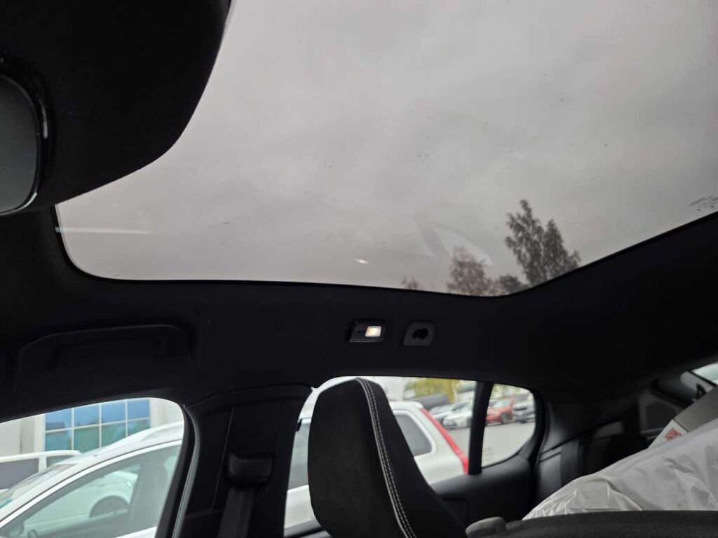 Volvo C40 2022 Hopea (Silver Dawn)