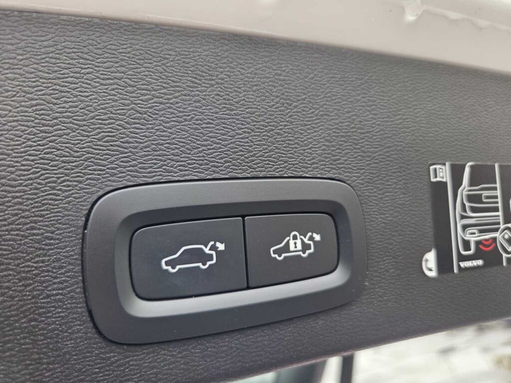 Volvo XC40 2022 Valkoinen