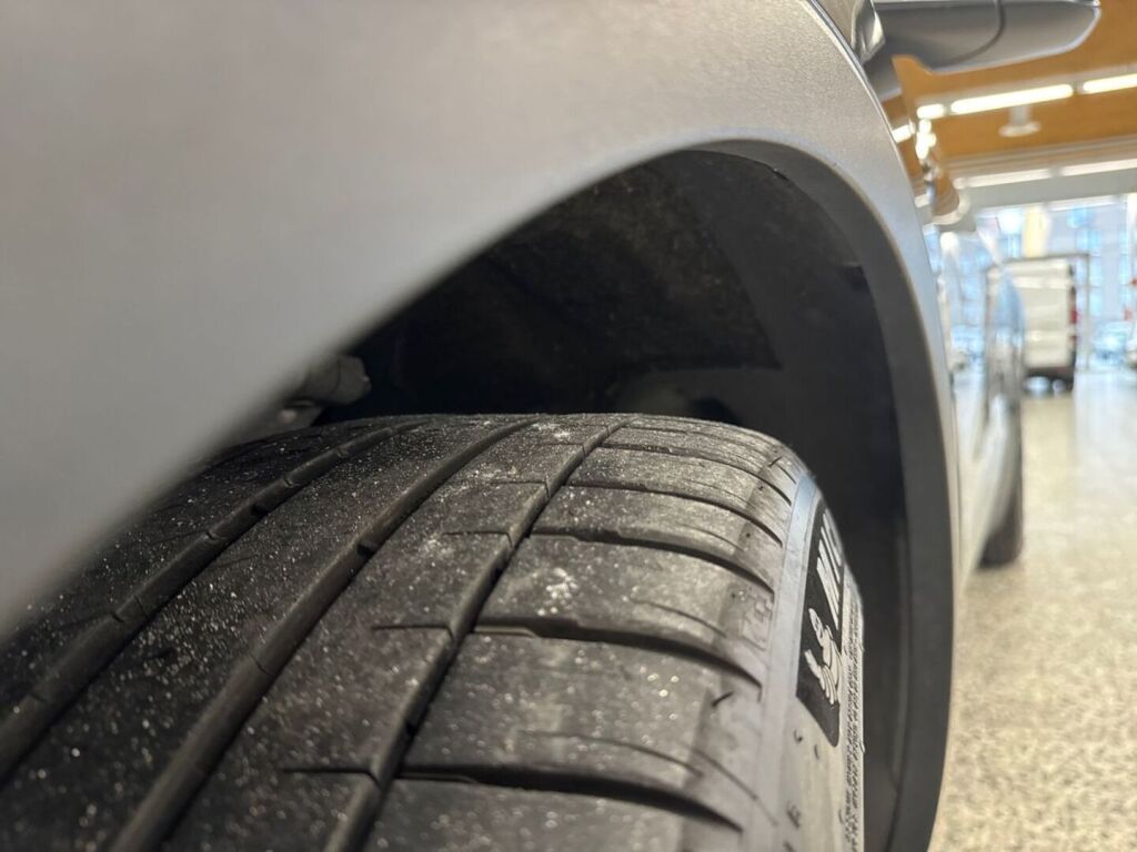 Tesla Model Y 2021 Musta