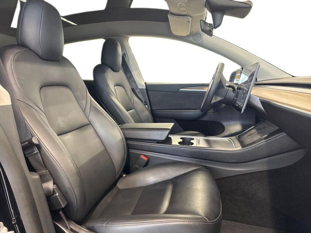 Tesla Model Y 2021 Musta