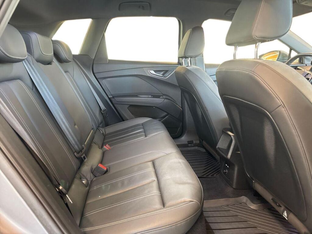 Audi Q4 e-tron 2023 Harmaa (Typhoon Grey Metallic)