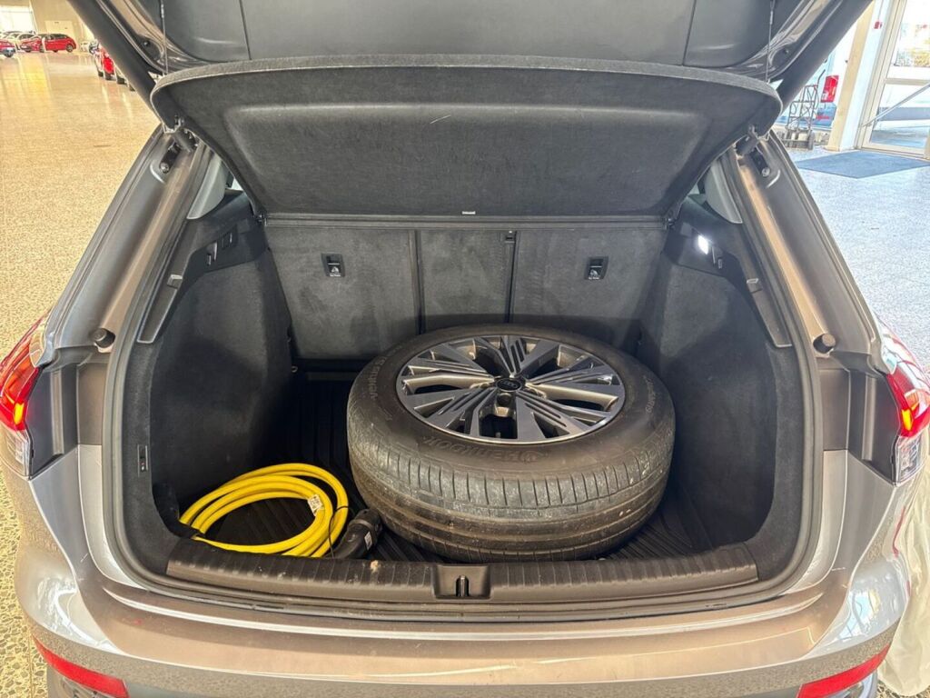 Audi Q4 e-tron 2023 Harmaa (Typhoon Grey Metallic)